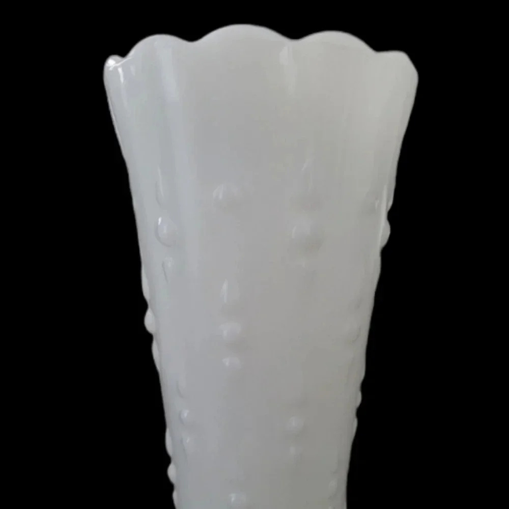 Vintage milk Glass flower Vase